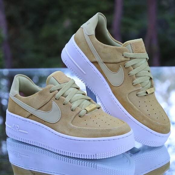 Nike Air Force 1 Sage Low Celery Women’s Size 8.5 - Picture 3 of 13